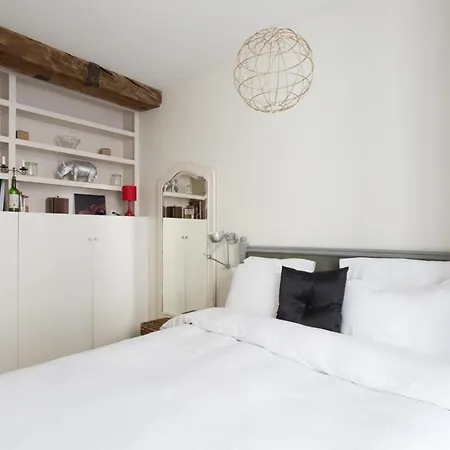 Charming In Le Marais باريس