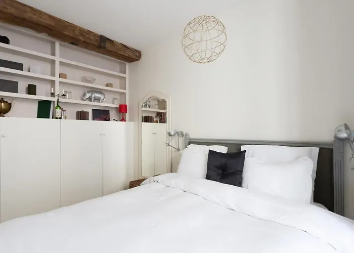 Charming In Le Marais Paris