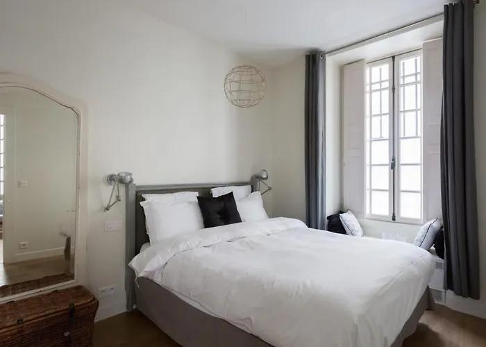 Charming In Le Marais Paris